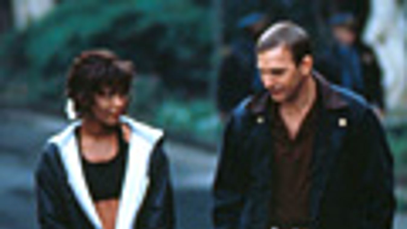 Whitney Houston és Cevin Costner a Több mint testőr című filmben