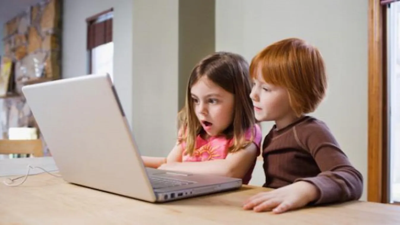 gyerek és internet laptop meglepetés 