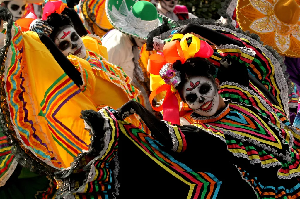 Mexikó halottak napja- Día de los Muertos DAY OF THE DEAD   Horizontal PARADE DEATH TRADITION CUSTOMS 