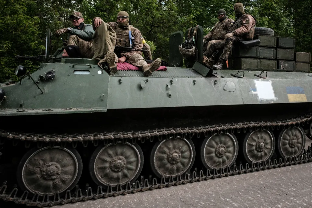 Ukrán válság 2022, orosz, ukrán, háború, Ukrajna, Bakhmut, tank, ukrán katonák 