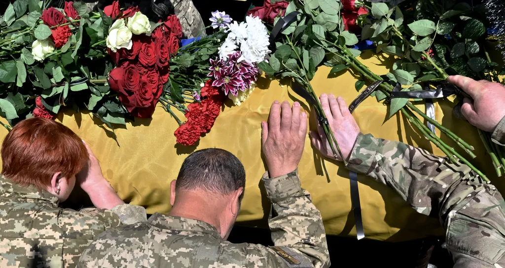ukrán válság 2022, háború, orosz, ukrán, orosz-ukrán, ukrajna, oroszország, katona, kijev, temetés 