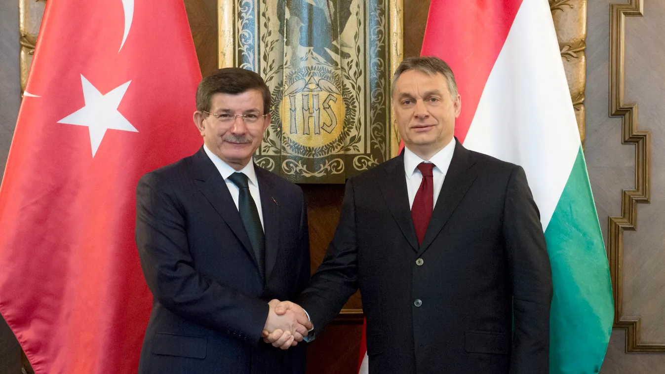 Orbán Viktor; DAVUTOGLU, Ahmet Budapest, 2015. február 24.
Orbán Viktor miniszterelnök (j) fogadja a hivatalos látogatáson Budapesten tartózkodó Ahmet Davutoglu török kormányfőt a Parlamentben 2015. február 24-én.
MTI Fotó: Koszticsák Szilárd 