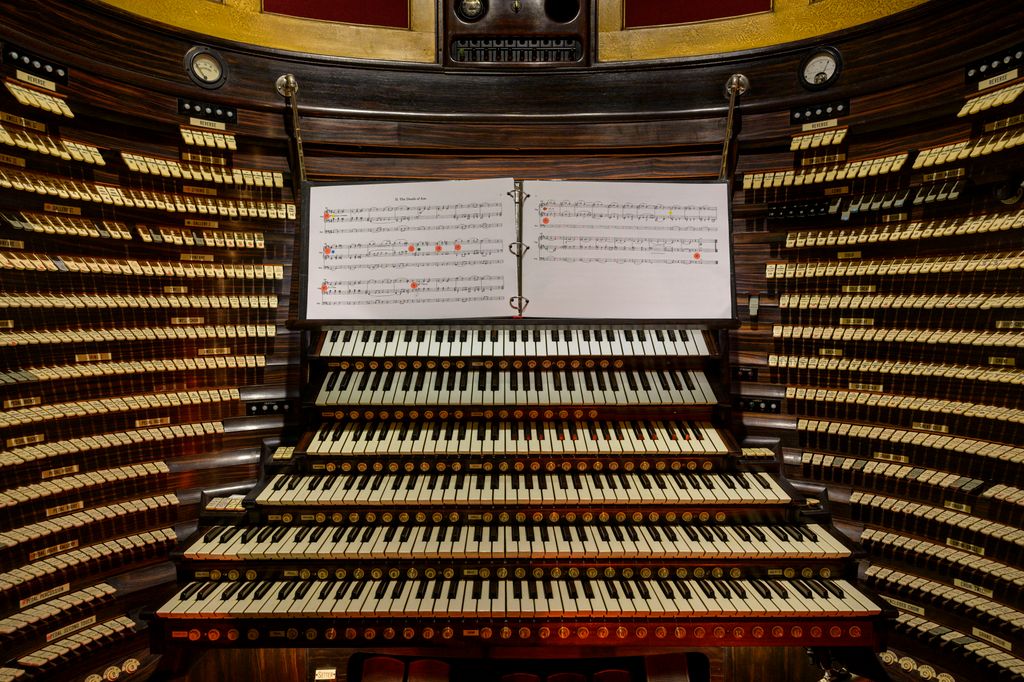 legnagyobb orgona   On the American East Coast, the rebirth of the "world's largest organ  music; instrument; piano; organ; keys; orchestra; new york; rest music Horizontal 