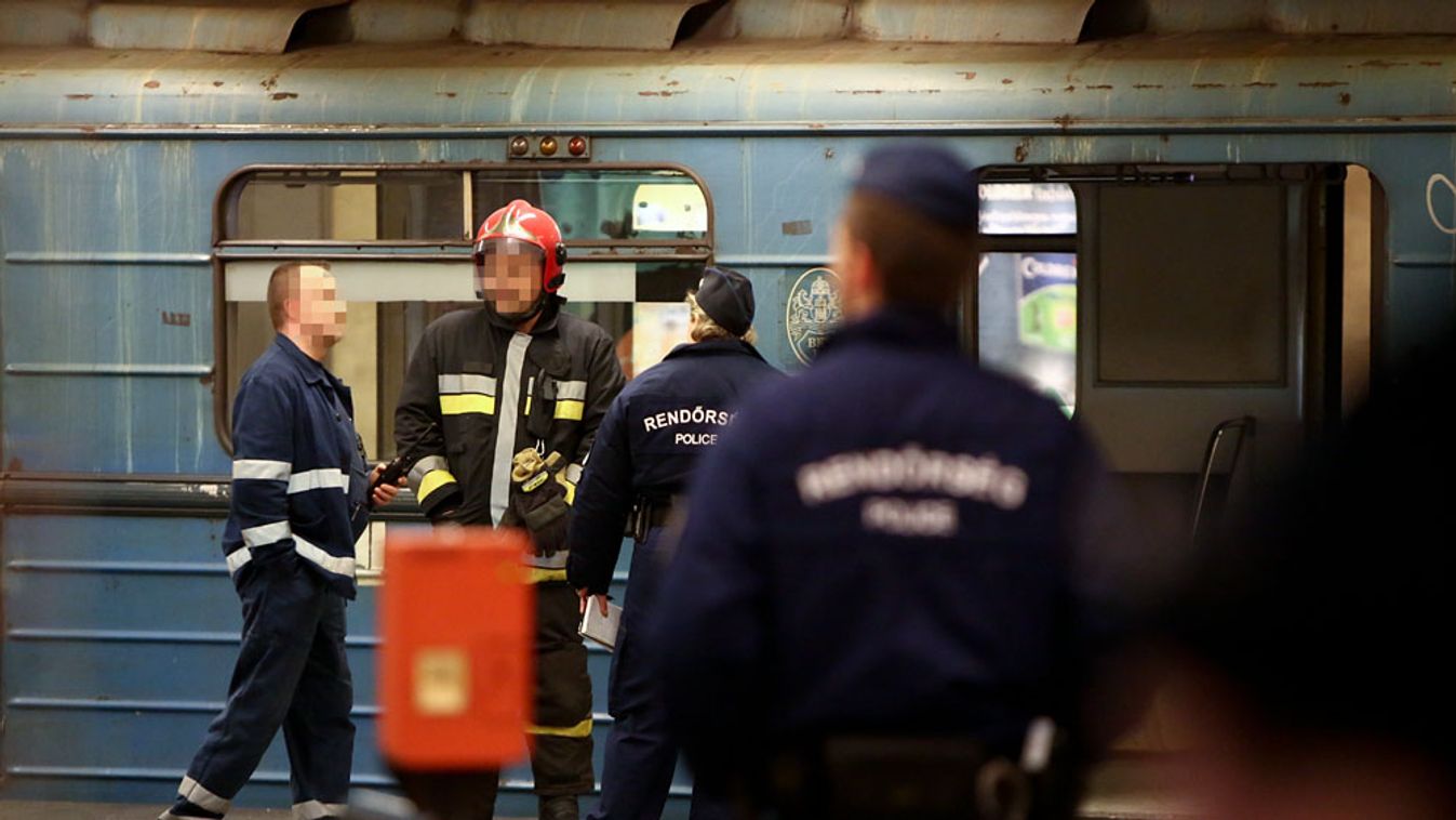 Kigyulladt a 3-as metró egyik szerelvénye, tűzoltók és rendőrök a helyszínen