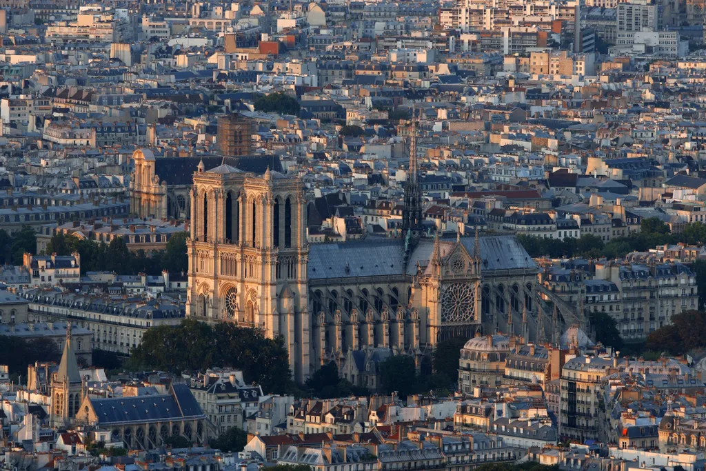 Festmények, könyvek, filmek - A Notre-Dame története képekben, GALÉRIA 