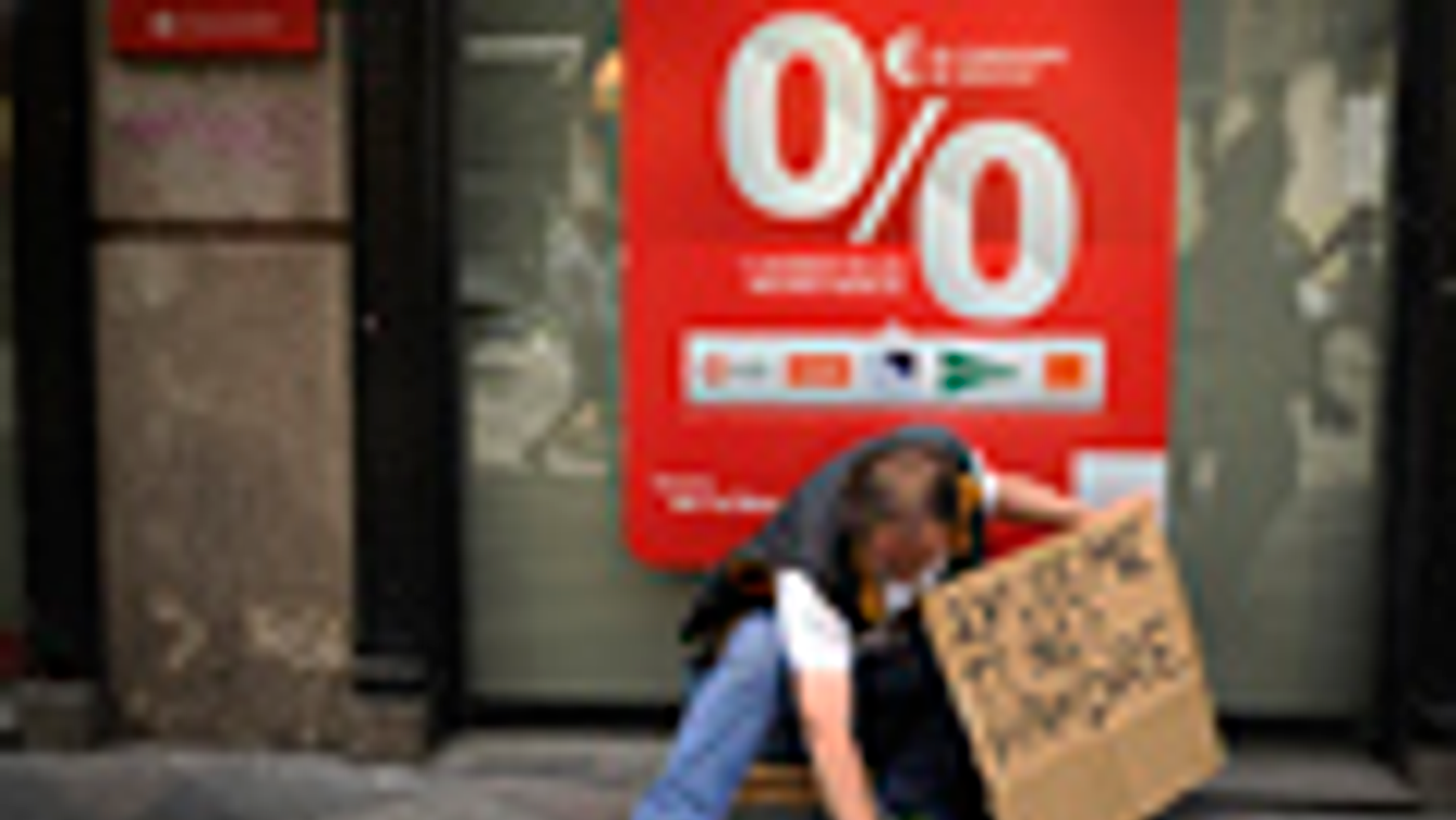 Spanyol mentőcsomag, hanyatló hispán gazdaság, kéregető egy madridi bank előtt