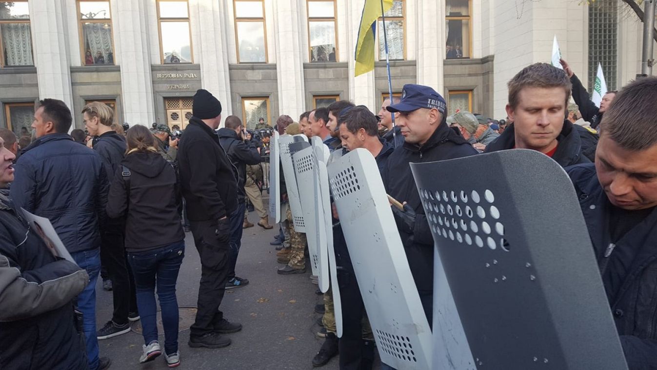 Ukrajna, tüntetés, Kijev, parlament 