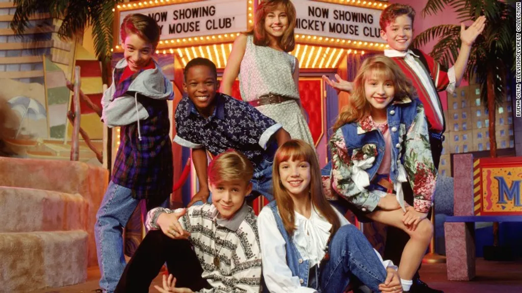 Marque Lynche a második balról a "Mickey Mouse Clubban". A képen ott van még Nikki DeLoach, Justin Timberlake, Christina Aguilera, Britney Spears, Ryan Gosling és T.J. Fantini Xtinagaléria 