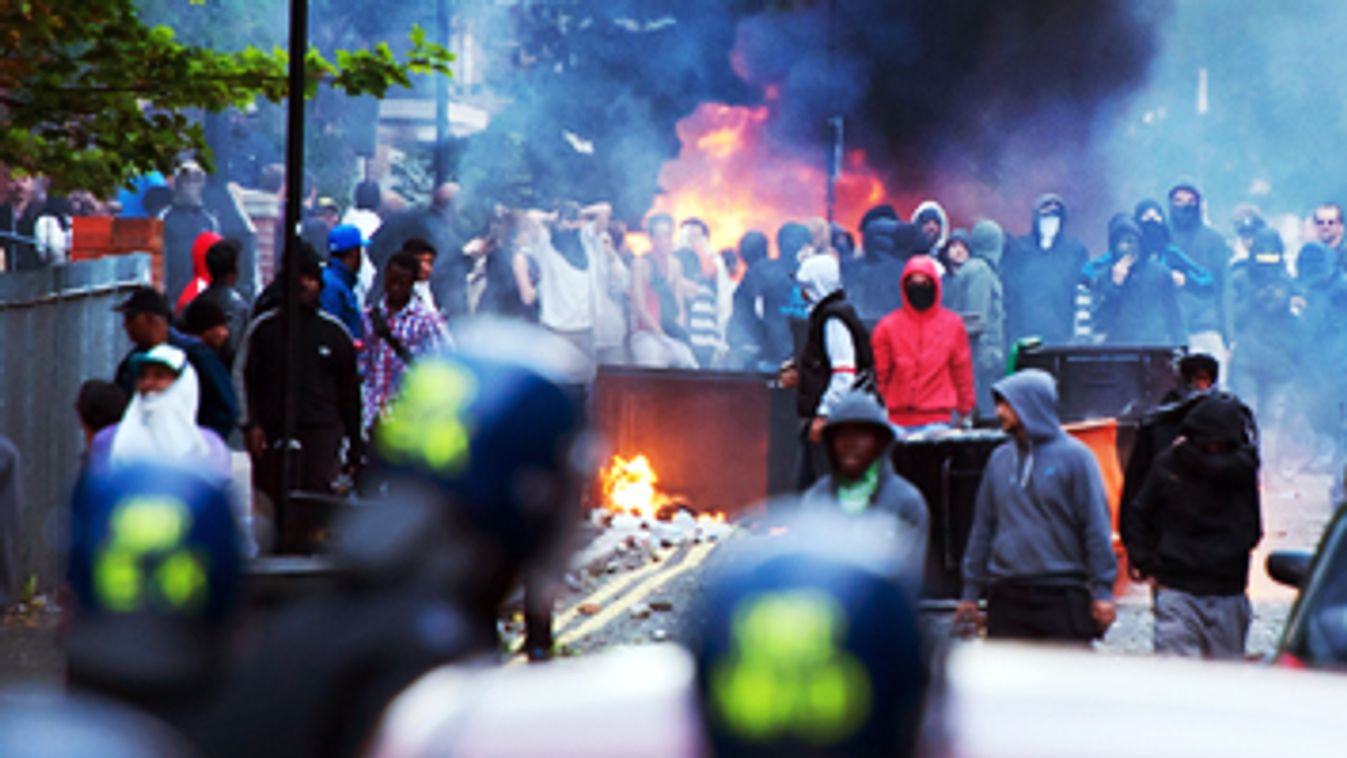 londoni zavargások, rongálás, utcai harcok, 2010 augusztusában