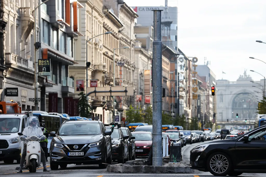 dugó, közlekedés, forgalom, autó, belváros, Budapest, Blaha Lujza tér 2021.09.01. 