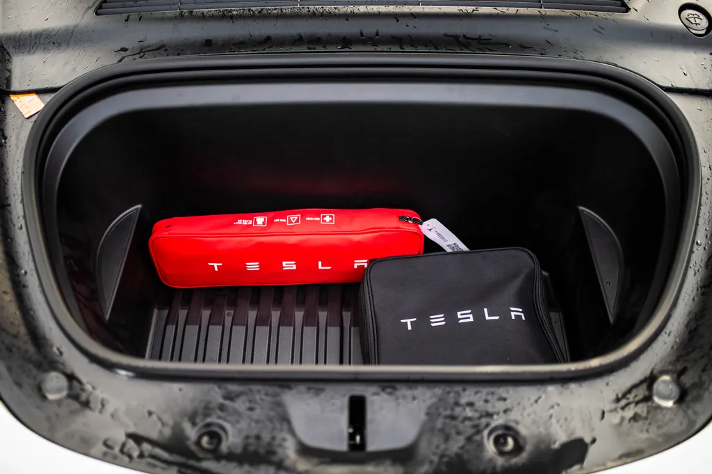 Tesla Model Y, tesla, autó, bemutató, teszt 