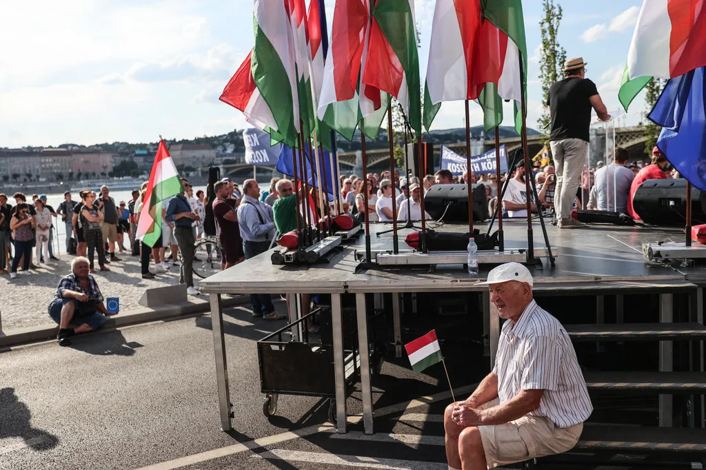 MZP, Márki-Zay Péter, tüntetés, tiltakozás, Jászai Mari tér, Budapest, KATA változás, KATA adó, KATA 