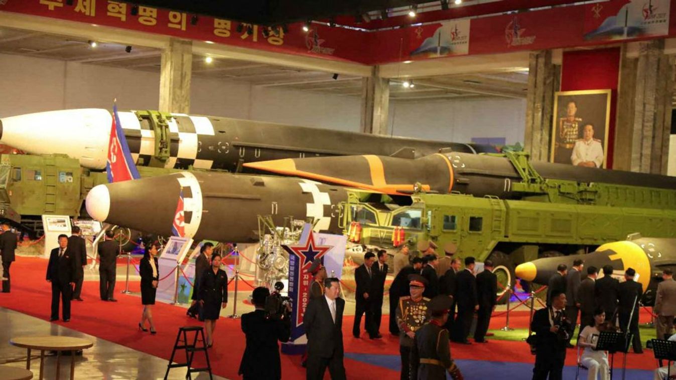 Észak-Korea, fegyverexpó, fegyver, expo, kiállítás, hadászat, haderő, katonai, hadsereg 
