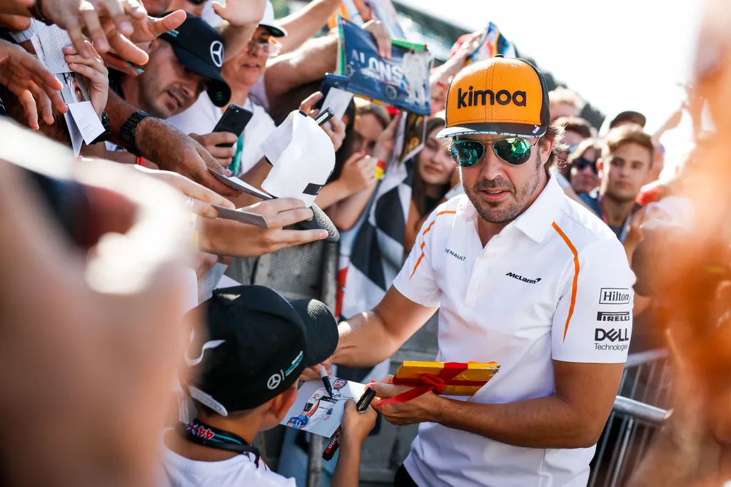 Előkészületek a Forma-1-es Magyar Nagydíjra, szurkolók, Fernando Alonso, McLaren Racing 