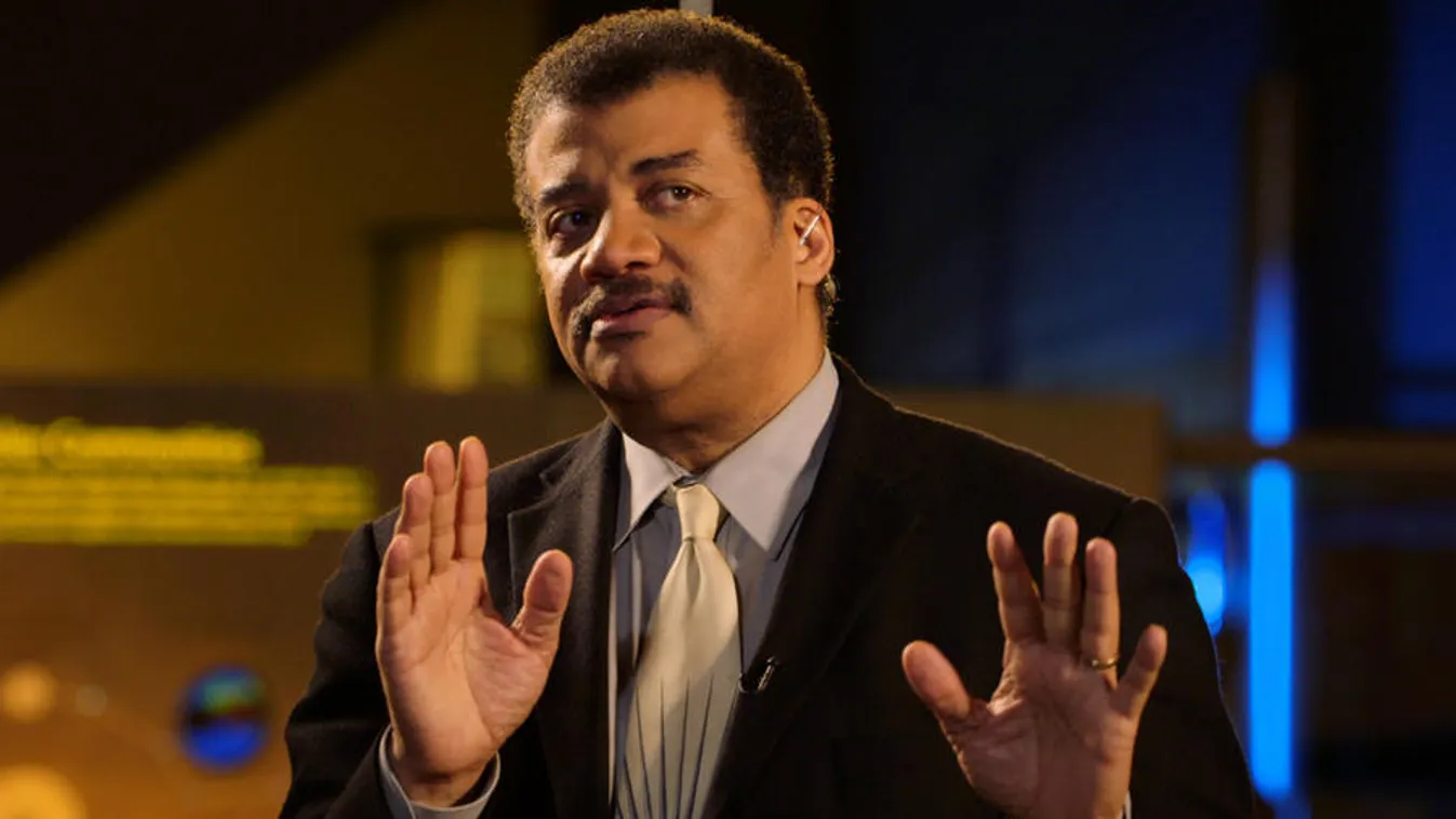 64769 Fully commissioned NEW YORK, N.Y.- Neil deGrasse Tyson on set in the American Museum of Natural History. (Photo credit: National Geographic Channels) 