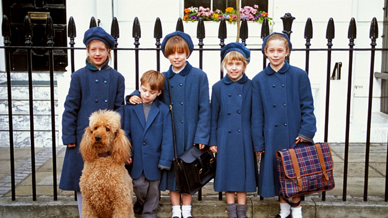 Iskolai uniformis, angol gyerekek uniformisban 