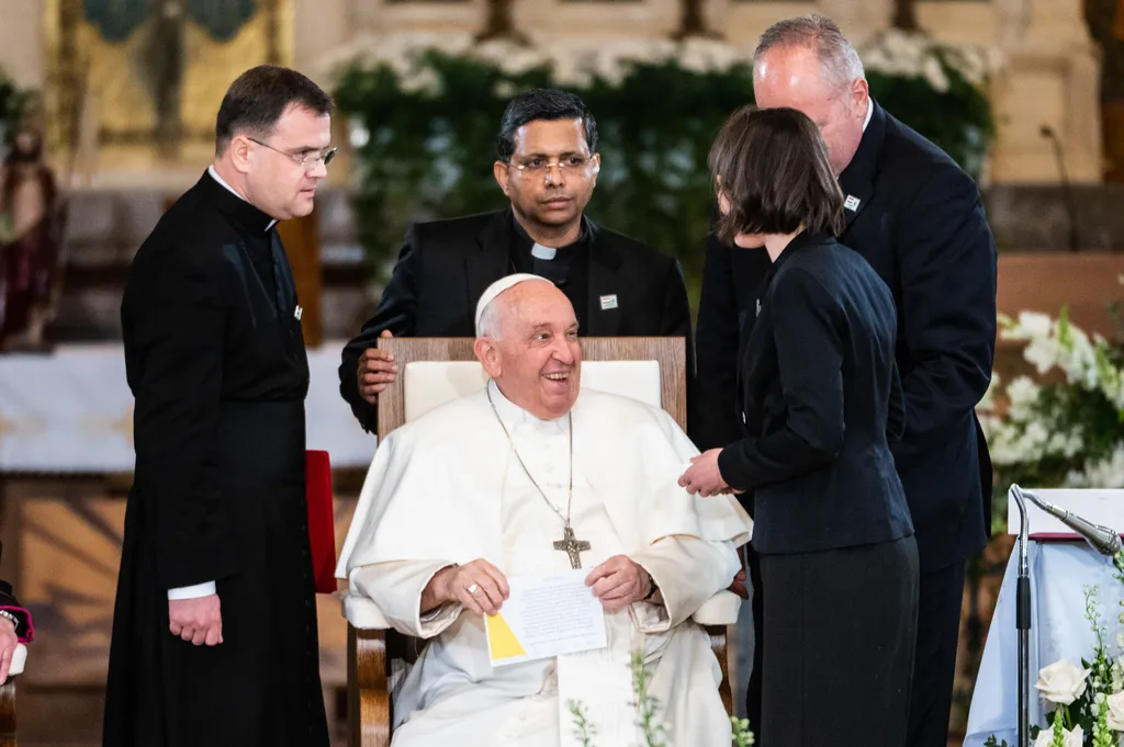 Ferencpápa2023, Ferenc pápa, pápalátogatás, háromnapos apostoli látogatás, Ferenc pápa magyarországi látogatása, Magyarország, szombat, 2023, Árpád-házi Szent Erzsébet-templom, Rózsák tere, 