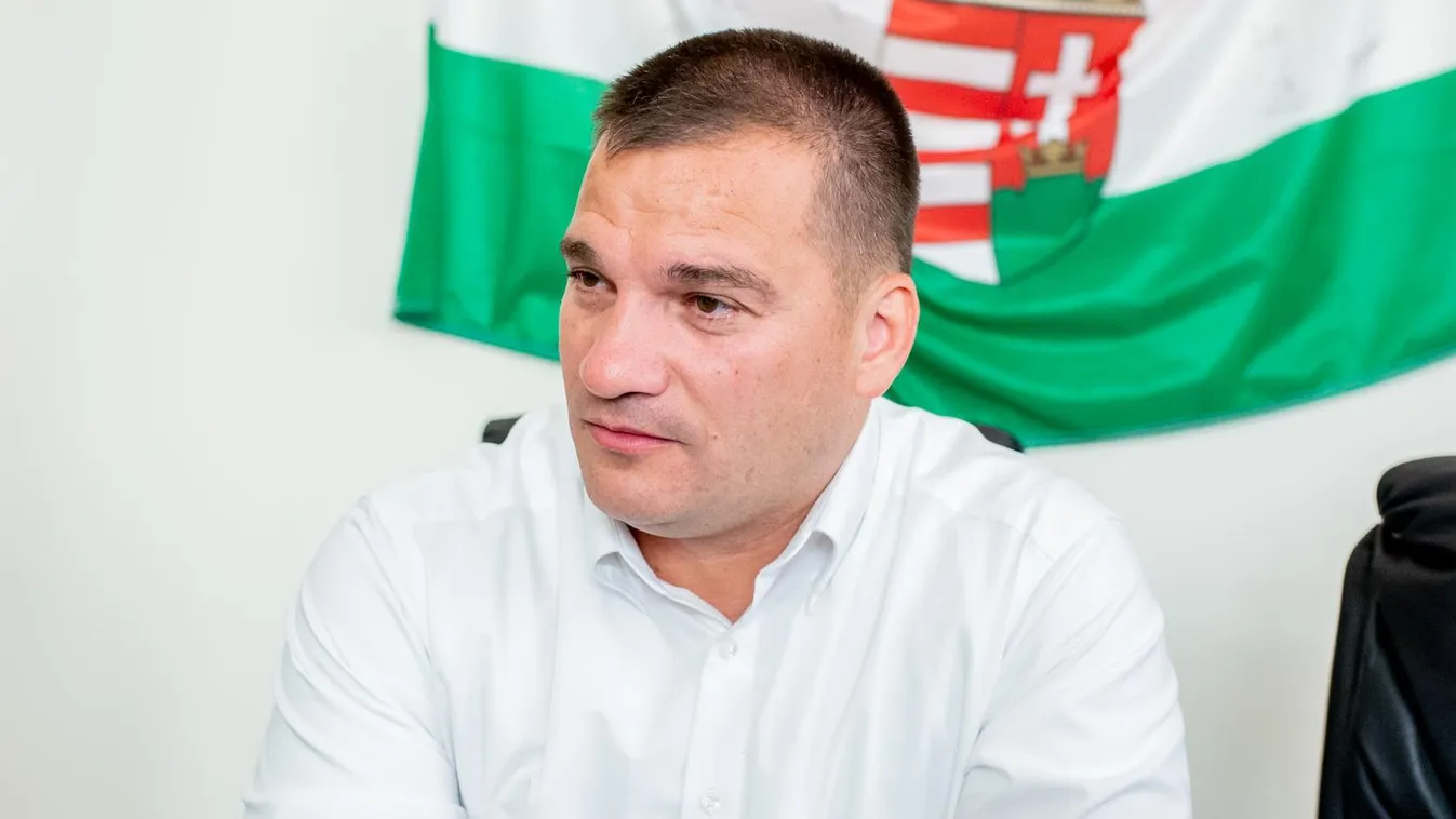 Csampa Zsolt a Magyar Vívószövetség elnöke
helyettes államtitkár 