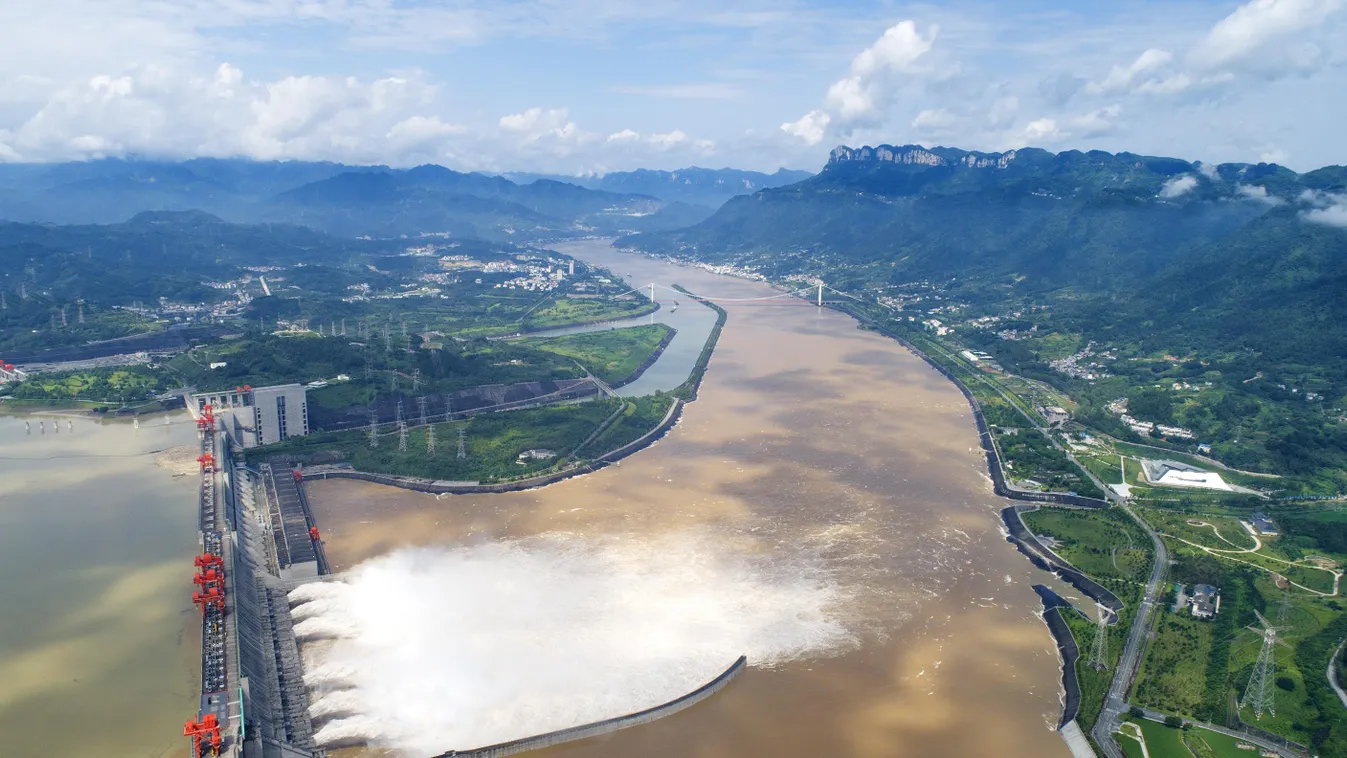 Three Gorges Dam, Három-szurdok-gát, Kína, Hupej tartomány, a Jangce folyón épített vízerőmű 
