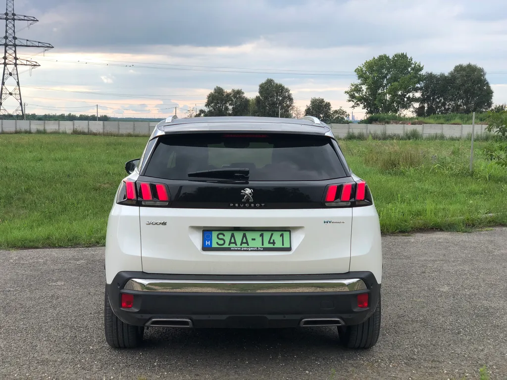 Peugeot 3008 Hybrid4 teszt (2020) 