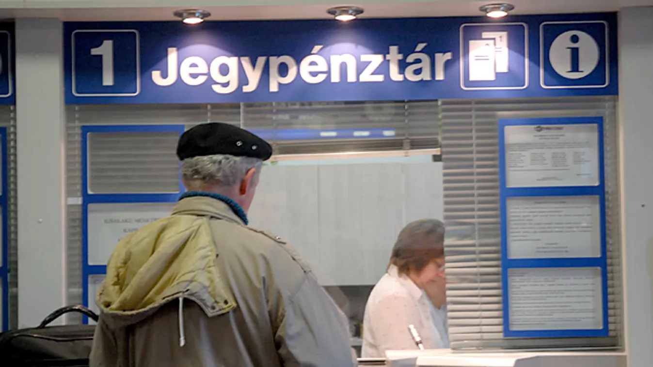 jegypénztár, utazási kedvezmény, MÁV, egy utas jegyet vált az egri pályaudvaron, Eger 