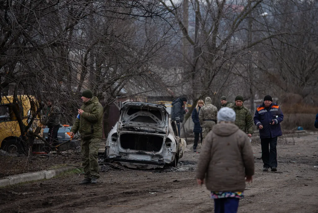 Ukrán válság 2022, ukrajna, Donyeck, harc, romok, jármű, pusztítás 