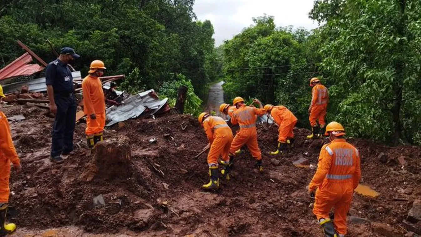 Kilenc embert ölt meg egy földcsuszamlás Észak-Indiában. 