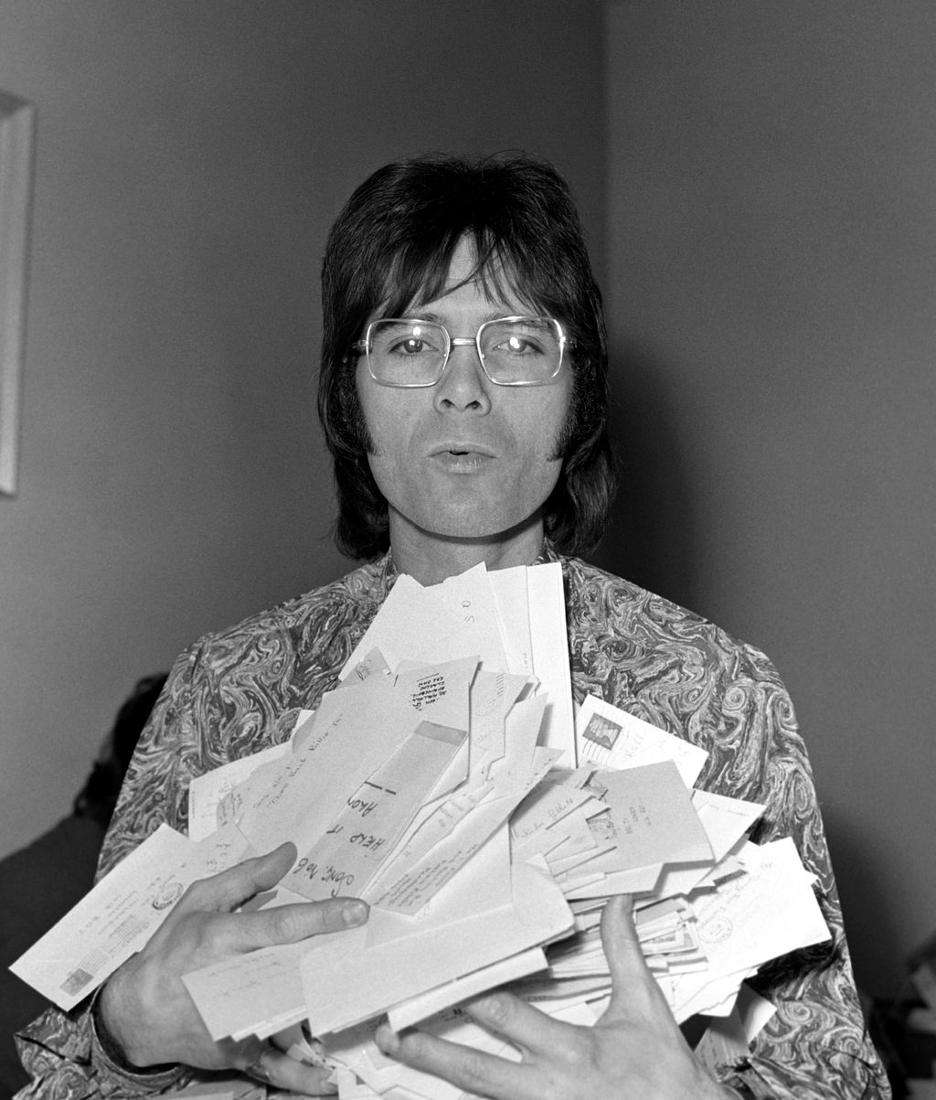 1973 Cliff Richard-galéria
Richard, Cliff Glasses B3276_169191 B3276 ZB3276_169191_0290 Richard Cliff Cliff Richard
With fan mail
February 1973
© Monitor Picture Library
Credit All Uses 