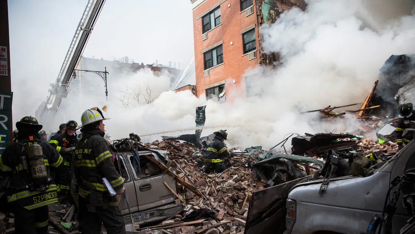 Összeomlott két épület New Yorkban egy robbanásban 
