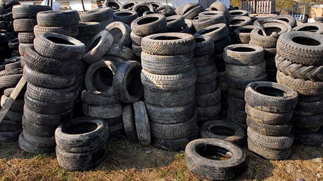 Illegális hulladéklerakó hely, szeméttelep, szemétlerakó, több tonna gumiabroncs  Vas megyei Sorkifaludon 