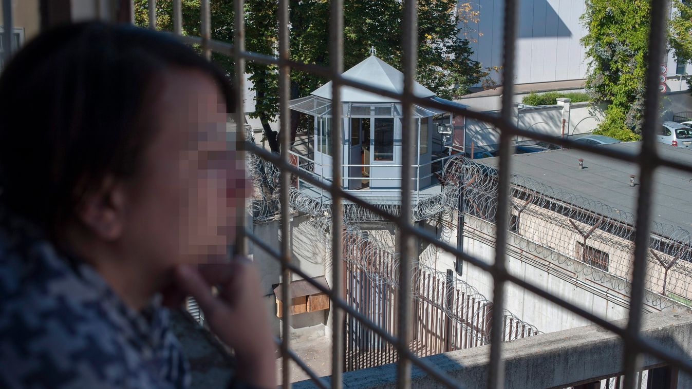 szabálysértés börtön elítélt fogház őrbódé rács SZEMÉLY szögesdrót 