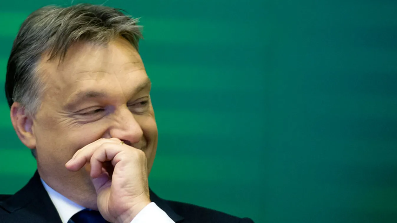 Gyurcsány adótrükkjét másolja Orbán, egykulcsos adó, adócsökkentés, Gyurcsány. Orbán Viktor Magyar Kereskedelmi és Iparkamara (MKIK)  rendkívüli elnökségi ülésén, 2012. július.