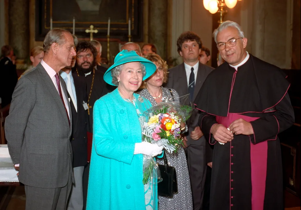 II. Erzsébet királynő, királyi család, Magyarország, II. Erzsébet királynő Magyarországon 