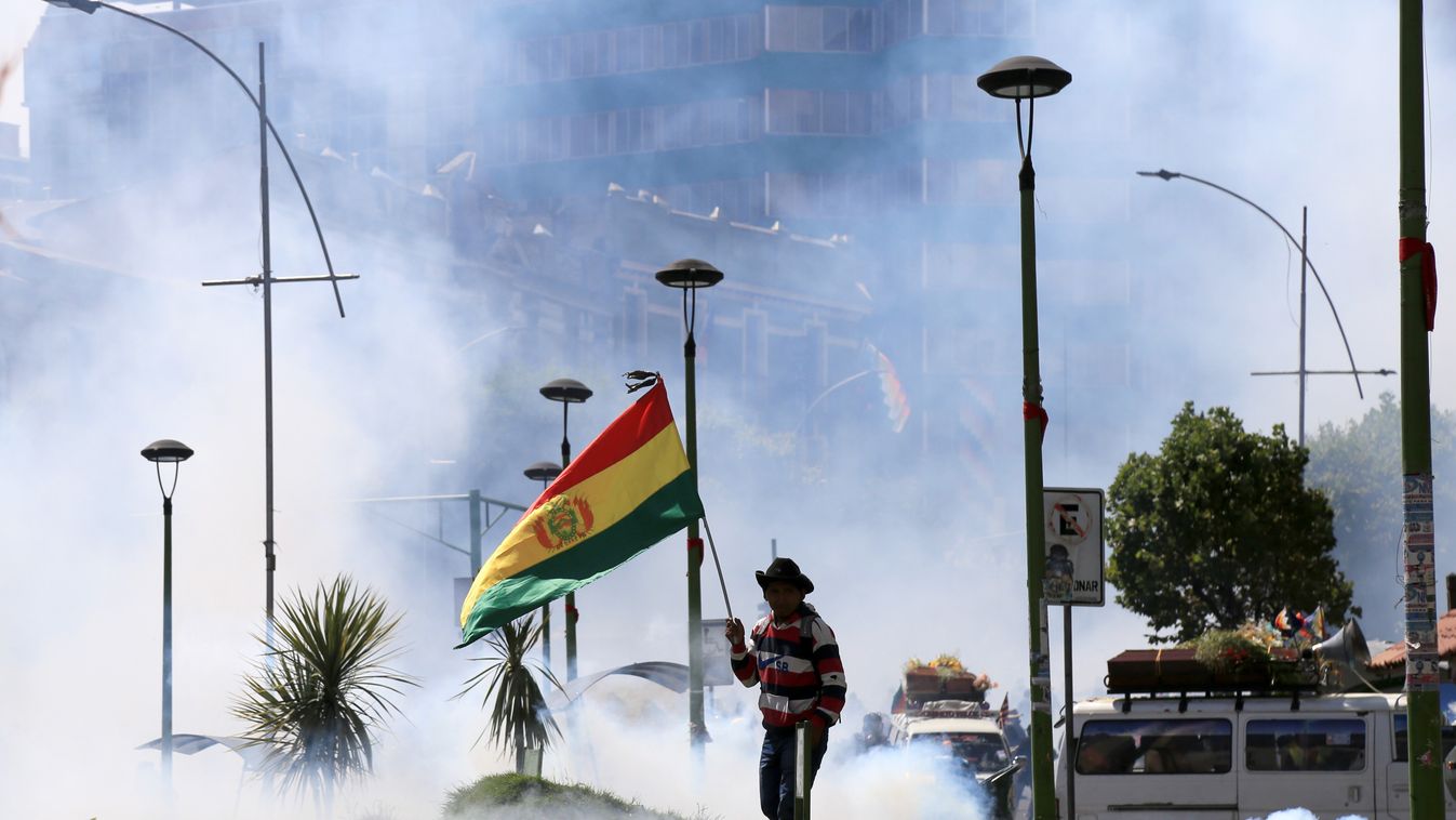 Bolívia, tüntetés, könnygáz 