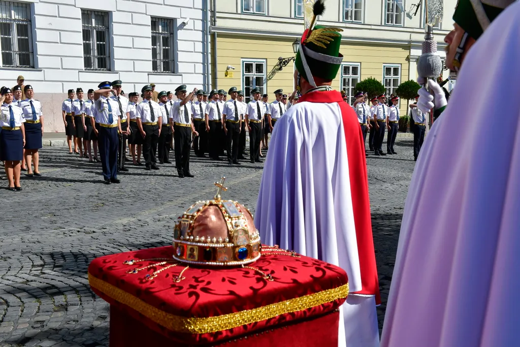 Tiszti esküt tettek a Nemzeti Közszolgálati Egyetem Rendészettudományi Kara és Katasztrófavédelmi Intézetének végzett hallgatói 