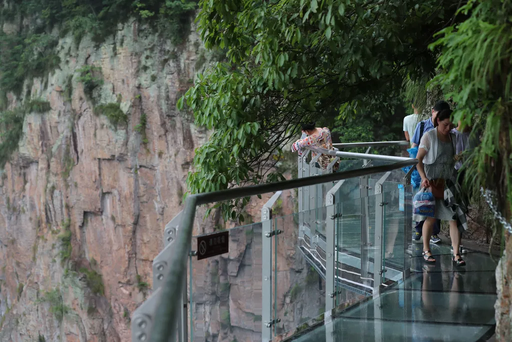 Lingyundu glass trestle opens to public in east China China Chinese Zhejiang Ningbo glass trestle glass trestle Lingyundu Xuedou Mountain Lingjüntu üvegpadlós sétautat 