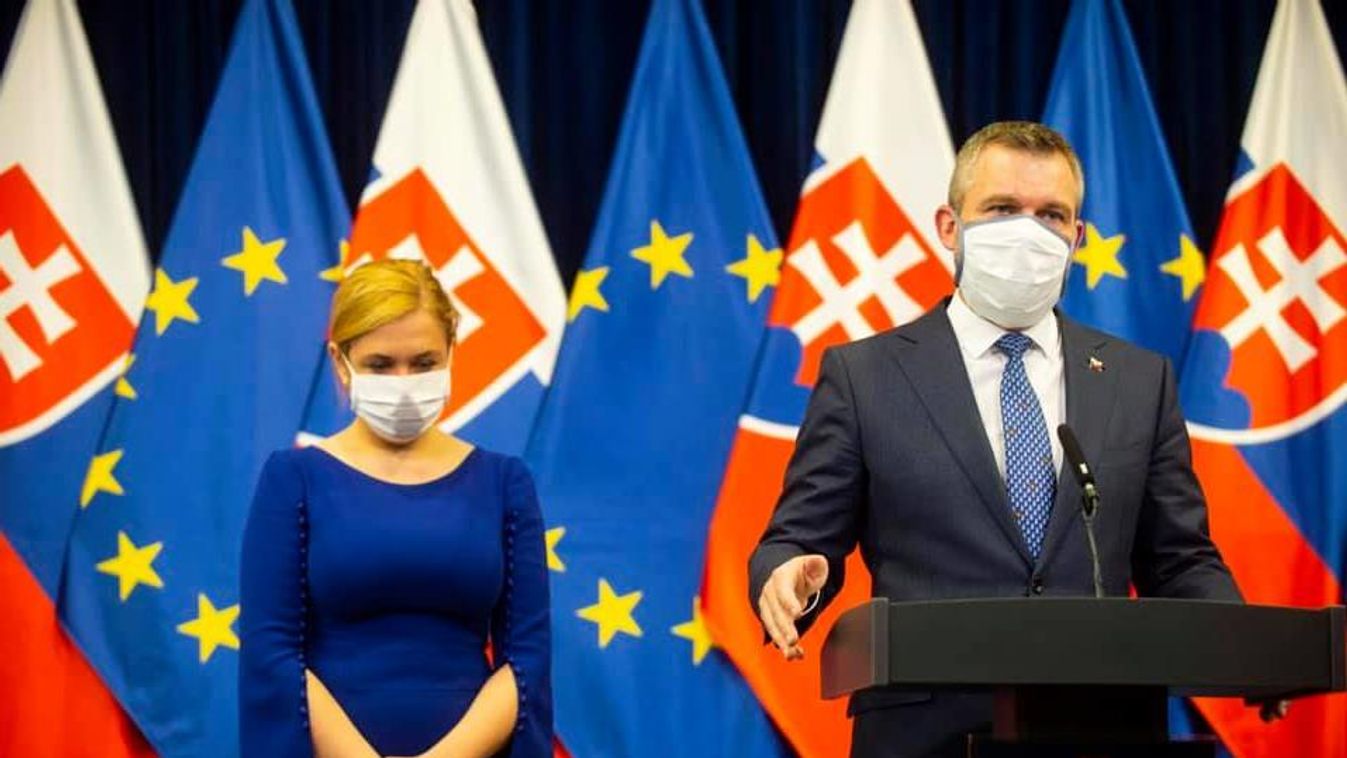 Peter Pellegrini (j.) szlovák miniszterelnök és Denisa Saková szlovák belügyminiszter. 