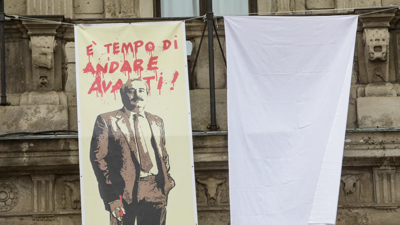 Celebrations For The Anniversary Of The Death Of Giovanni Falcone giovanni falcone falcone mafia giovanni falcone morte giovanni falcone anniversario morte giovanni falcone milano falcone milano antimafia celebrazioni antimafia milano lenzuolo bianco Hori