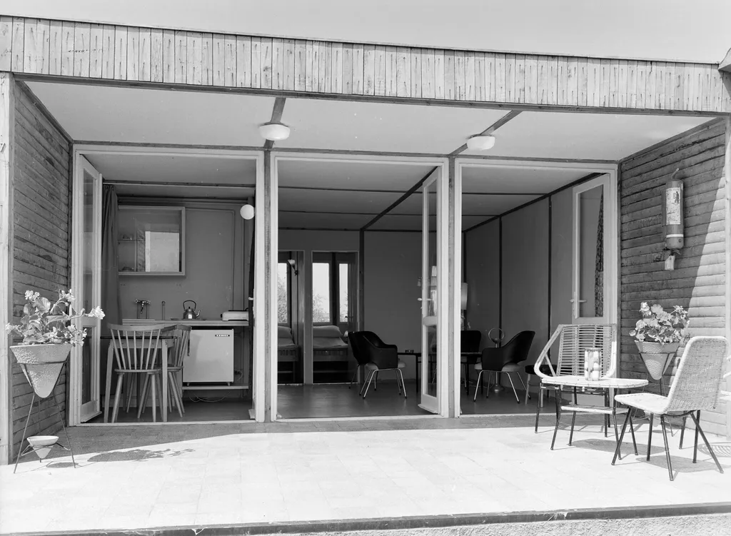 nyaralás galéria 2021 harmadik 
 Magyarország,
Balatonszemes
bungaló telep (ma kemping).
ÉV
1969 
