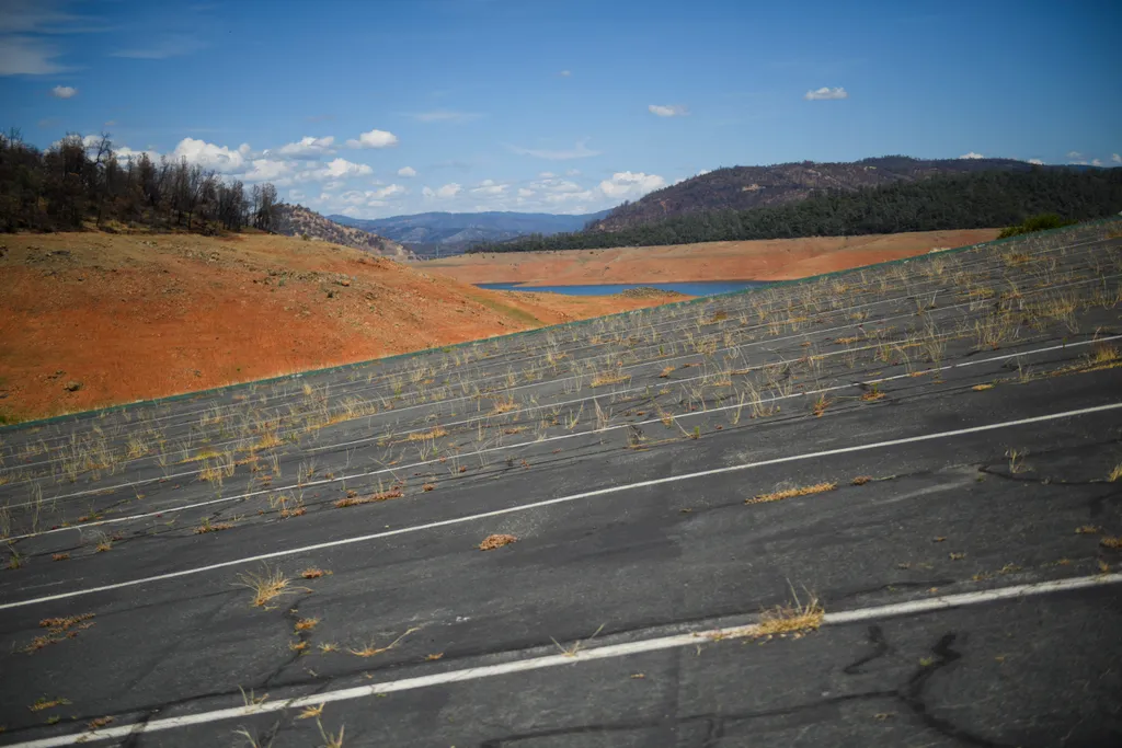 Kaliforniában most már rendszeres, hogy aszályokkal jár a nyár, Oroville-tó víztározó, gát, - galéria environment drought climate water Horizontal 