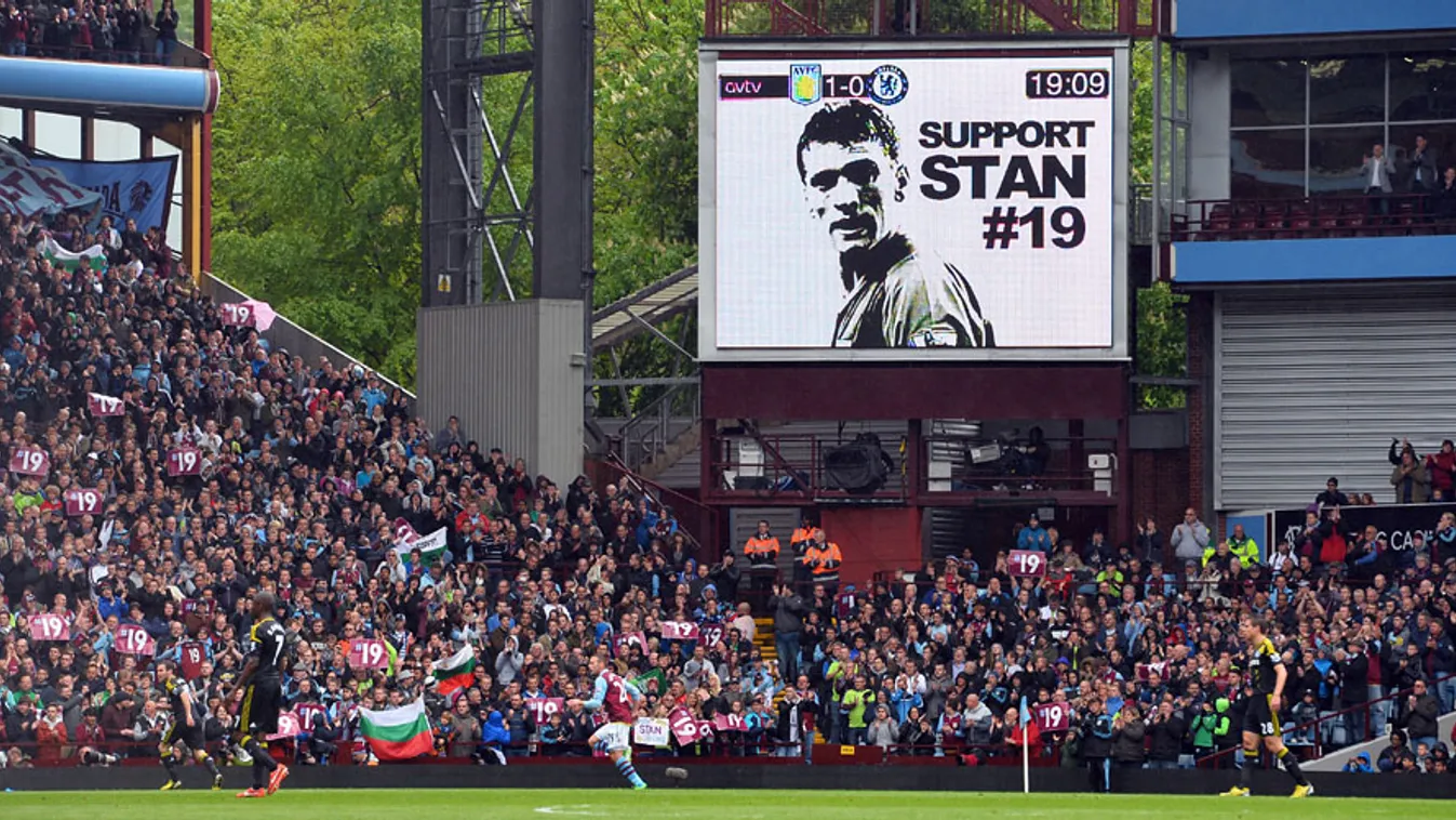 Aston Villa szurkolói a meccs 19. percében felállva tisztelegnek Stiliyan Petrovnak aki a rákkal küzdik
