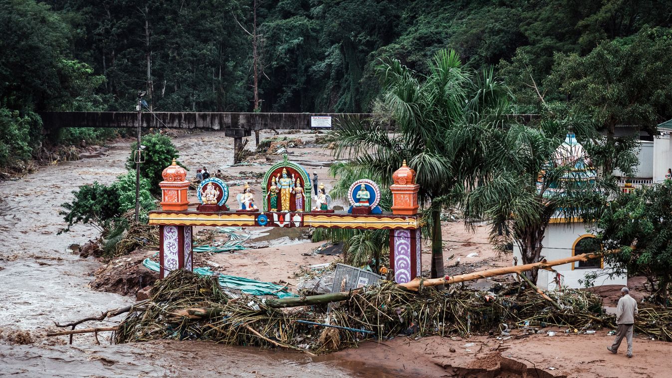 Horizontal FLOOD NATURAL DISASTERS CONSEQUENCES OF A CATASTROPHE TEMPLE 