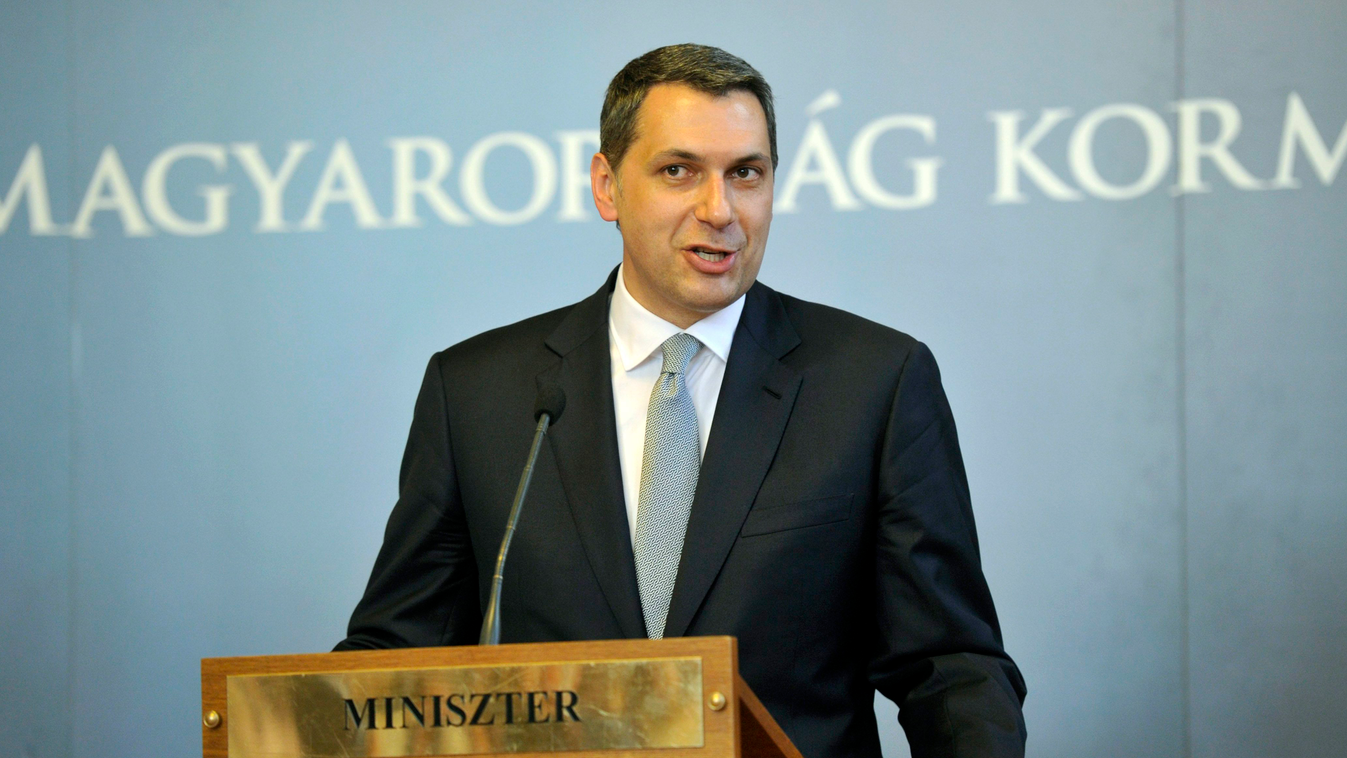 Lázár János Budapest, 2015. április 16.
Lázár János, a Miniszterelnökséget vezető miniszter sajtótájékoztatót tart az Országházban 2015. április 16-án.
MTI Fotó: Kovács Attila 