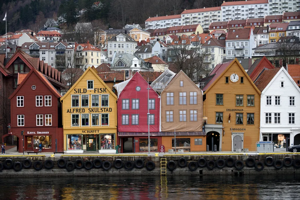 A világ leggazdagabb országai   View from Norway Norway Travel transportation Bergen cityscape Bryggen World Cultural Heritage sites Horizontal WINTER UNESCO 