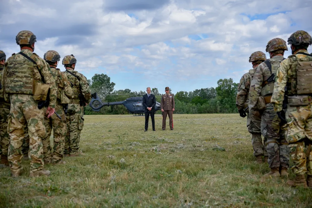 RUSZIN-SZENDI Romulusz; SZALAY-BOBROVNICZKY Kristóf; VAY Ádám, Magyar-Amerikai katonai gyakorlat Hajdúhadházán, VAY Ádám, Hajdúhadház, amerikai katonák, magyar katonák, kiképzés, hadgyakorlat, Hajdú-Bihar- és Szabolcs-Szatmár-Bereg megy 