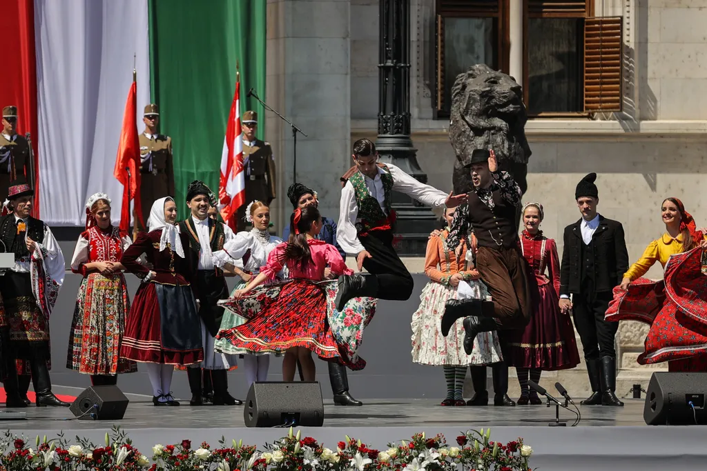 Novák Katalin, köztársasági elnök, beiktatási ceremónia, új köztársasági elnök, Kossuth tér, 2022.05.14. díszceremónia 