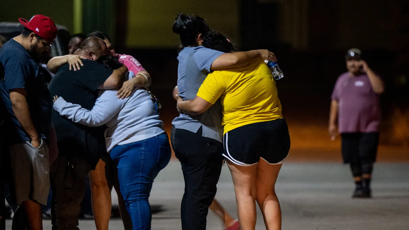 Iskolai lövöldözés, Texas, iskola,  Uvalde, Robb Általános iskola,   Mass Shooting At Elementary School In Uvalde, Texas Leaves At Least 19 Dead GettyImageRank2 Color Image Horizontal CRIME 