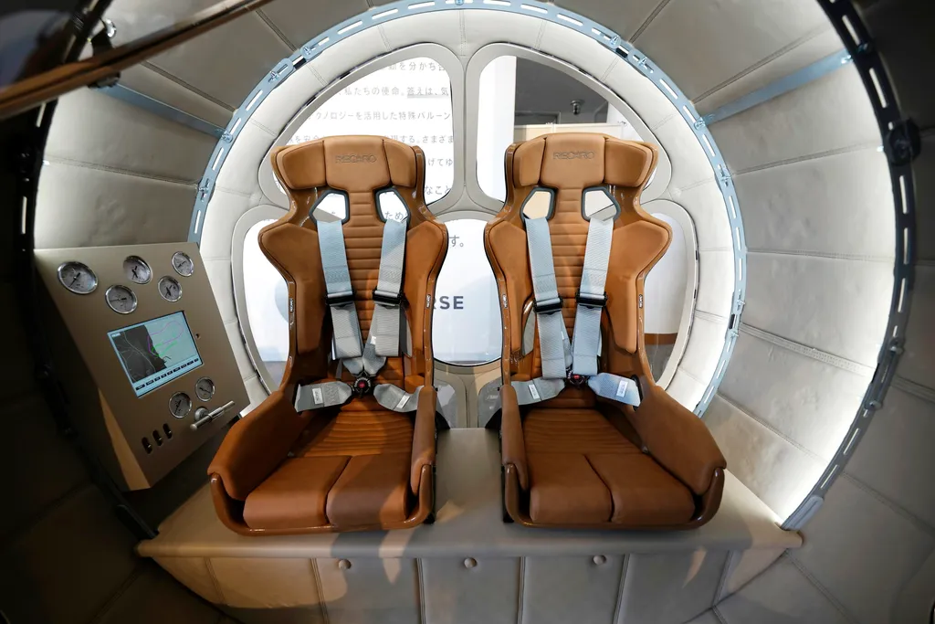 Űrutazás Japánban, kétüléses kabin, galéria, 2023 