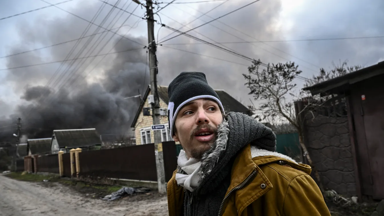 Ukrán válság 2022, orosz, ukrán, háború, Ukrajna, Stoyanka, civil, égő lakóház 