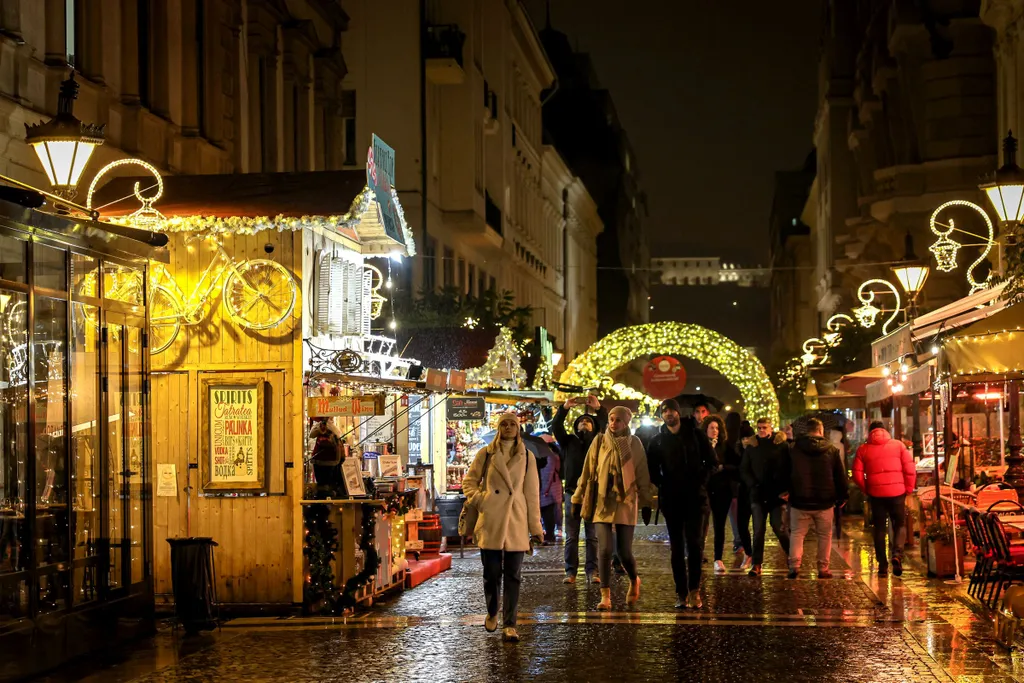 Karácsonyi fények és az Advent a Bazilikánál karácsonyi vásár 2021 december 9-én Karácsonyi fények és az Advent a Bazilikánál karácsonyi vásár 2021 december 9-én 